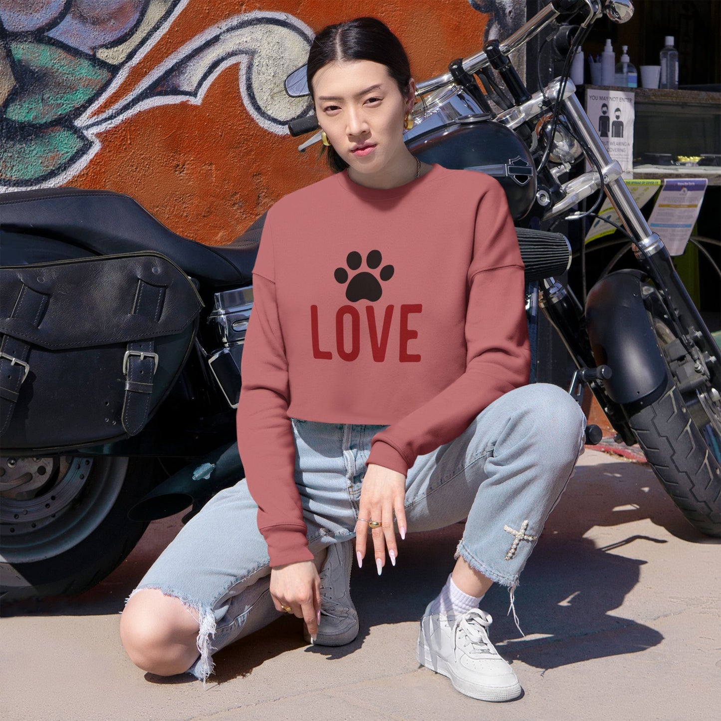 Cropped Sweatshirt with Love and Paw Print – Perfect for Animal Lovers