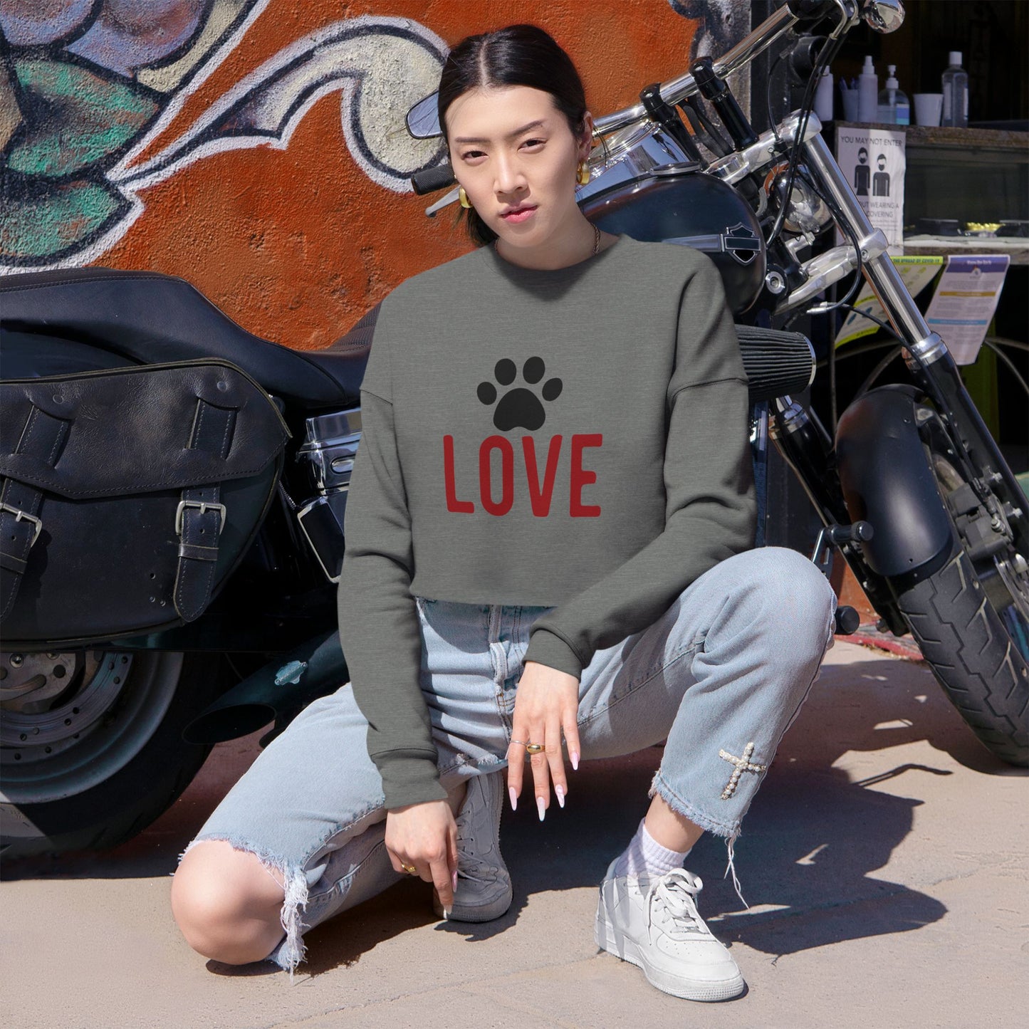 Cropped Sweatshirt with Love and Paw Print – Perfect for Animal Lovers