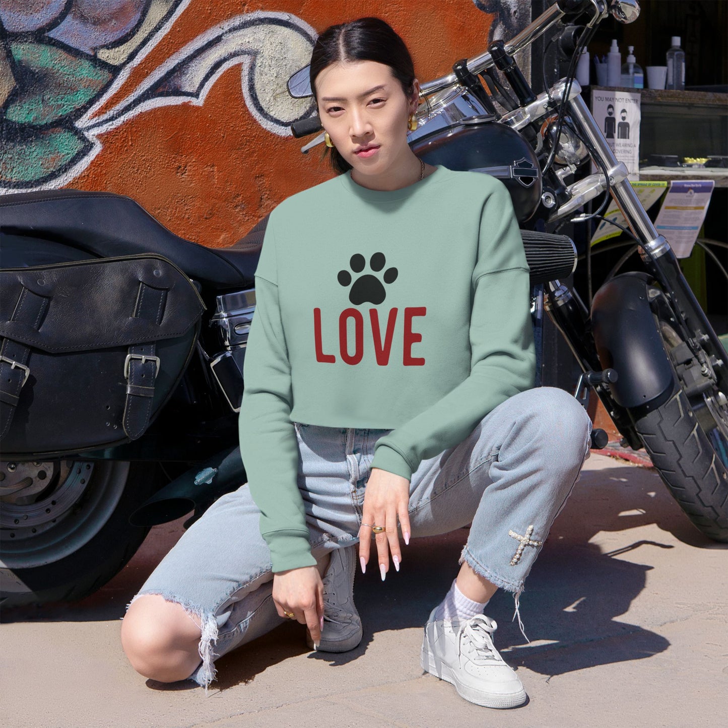 Cropped Sweatshirt with Love and Paw Print – Perfect for Animal Lovers